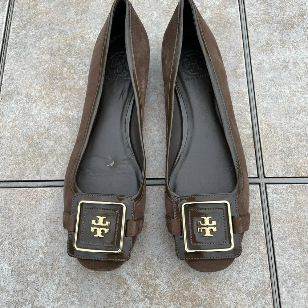 TORY BURCH Julian Mocha Suede Ballet Flats